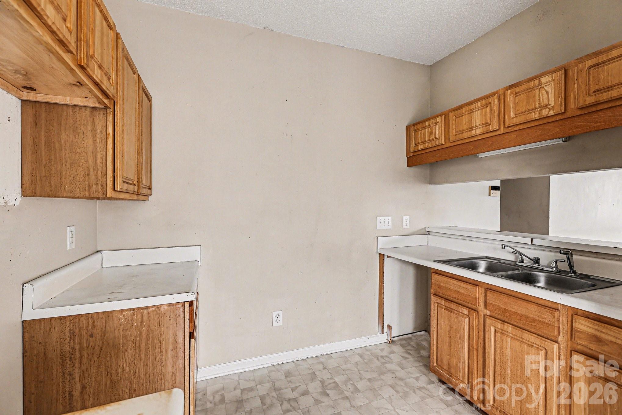 6648 Hampton Way Drive Property Photo 8