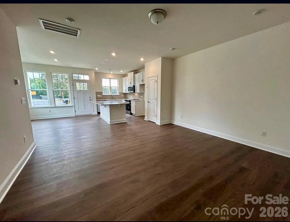 1075 South Point Road Property Photo 3