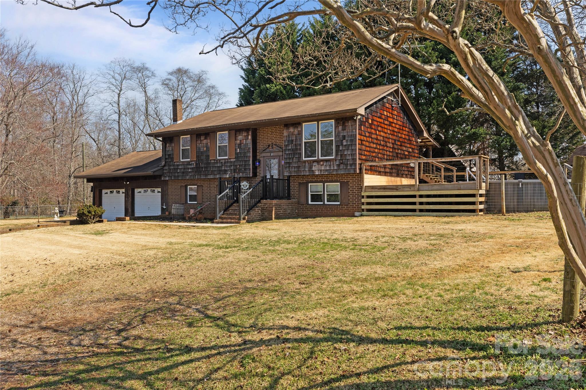 335 Yachtsman Drive Property Photo 1