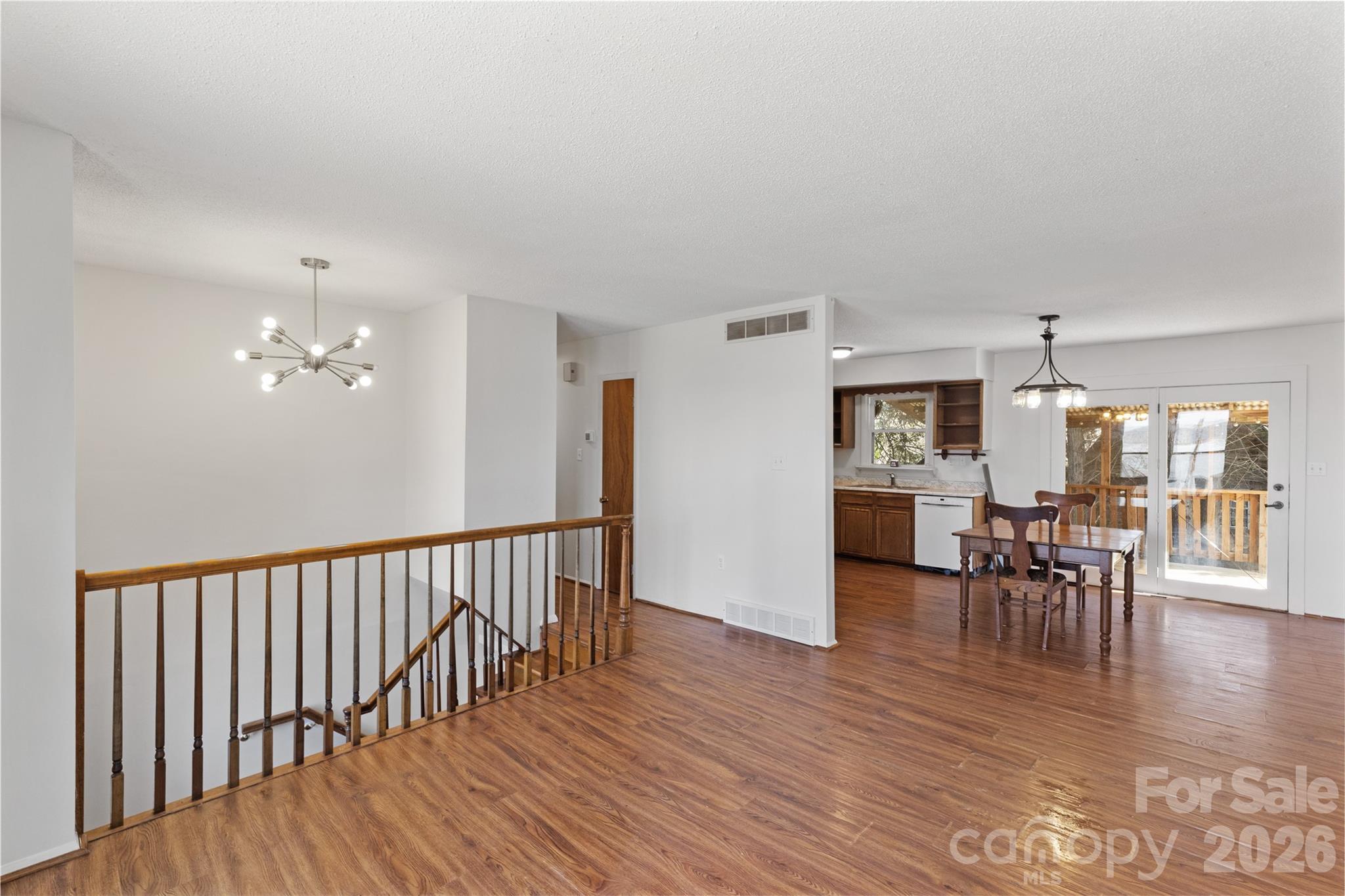 335 Yachtsman Drive Property Photo 8