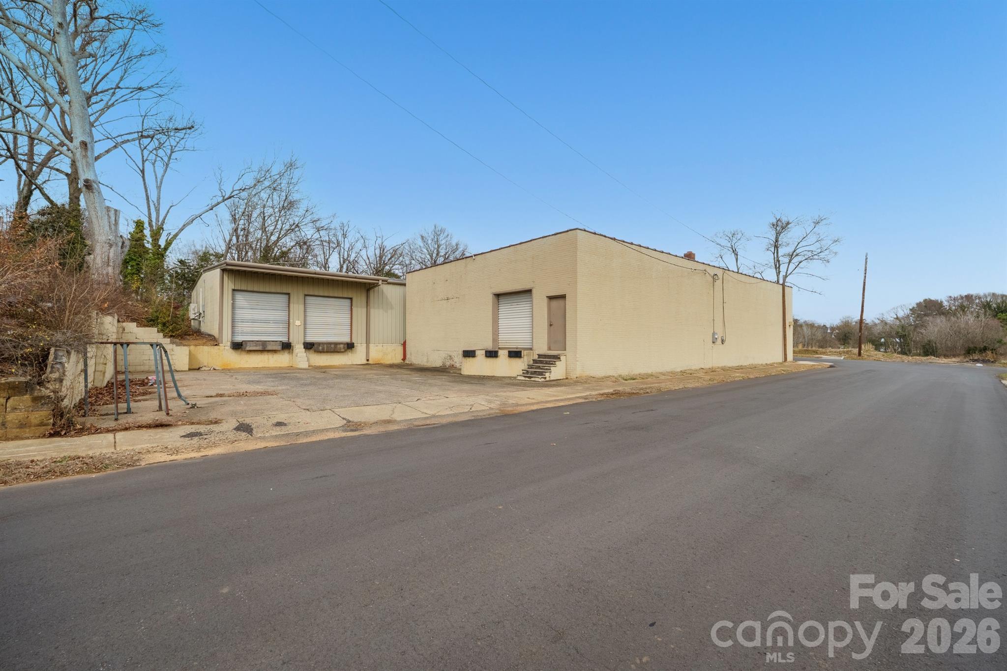 601 Schenck Street Property Photo 4