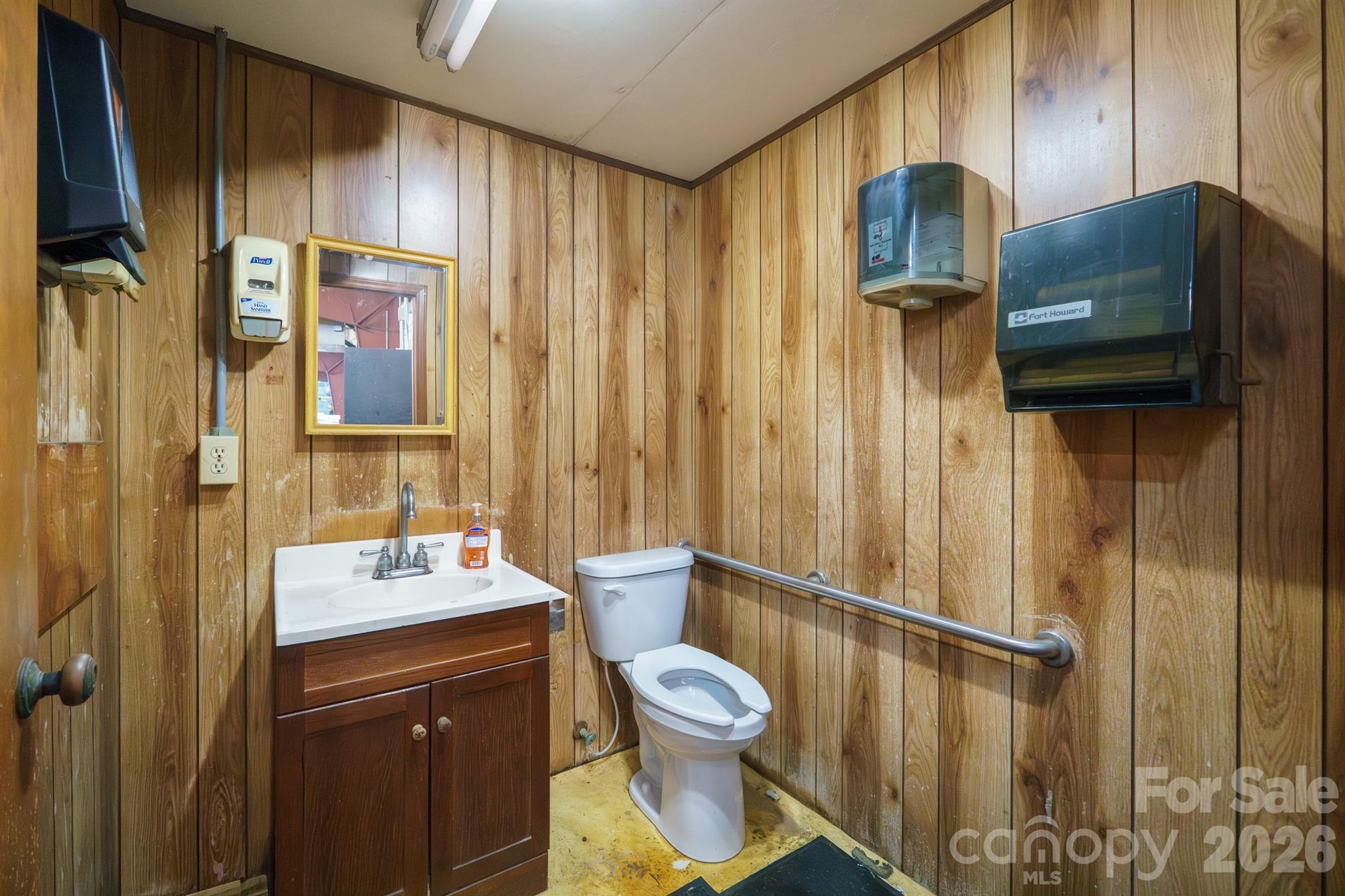 601 Schenck Street Property Photo 23
