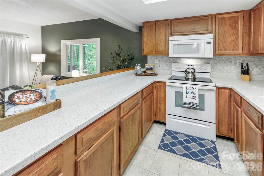 385 Whitney Boulevard 2 Property Photo 6