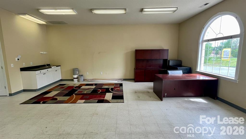 710 E Centerview Street Property Photo 6