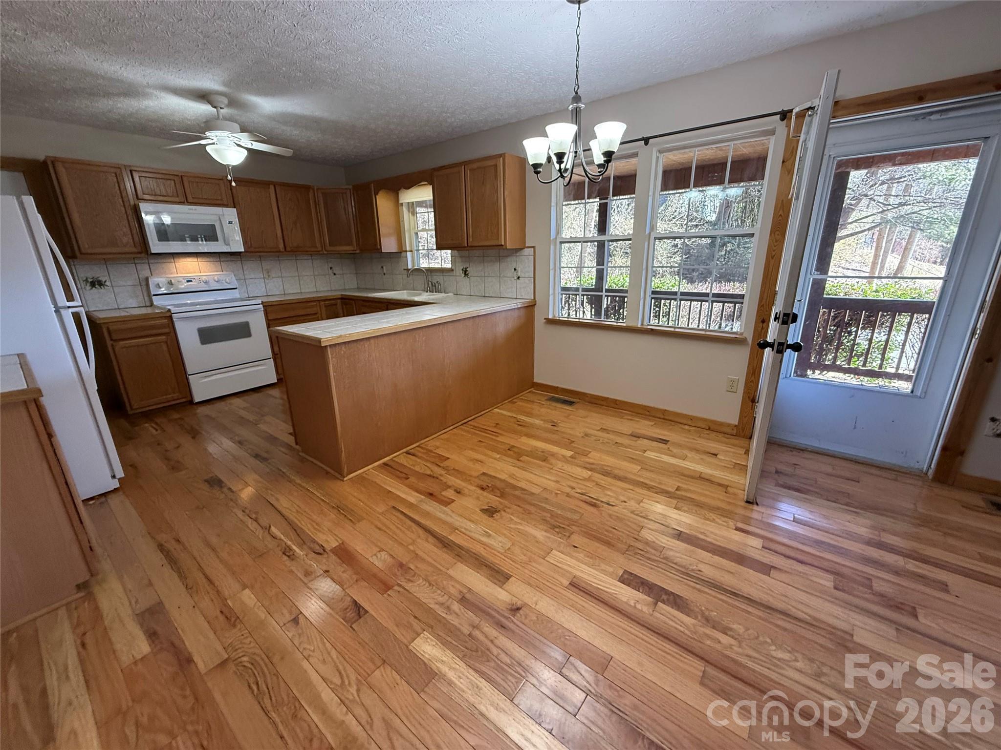 215 Pinellas Lane Property Photo 4