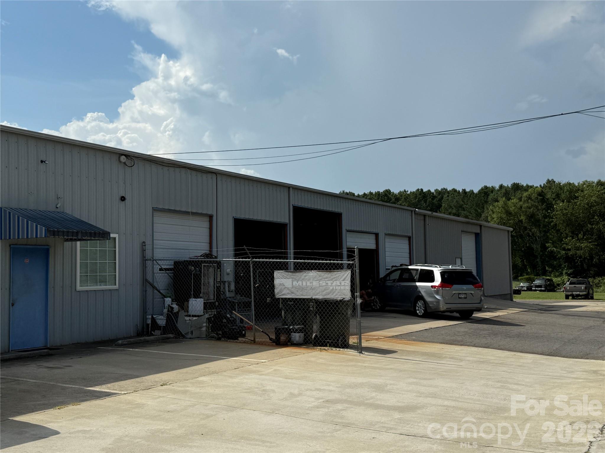 979 E Liberty Street Property Photo 4