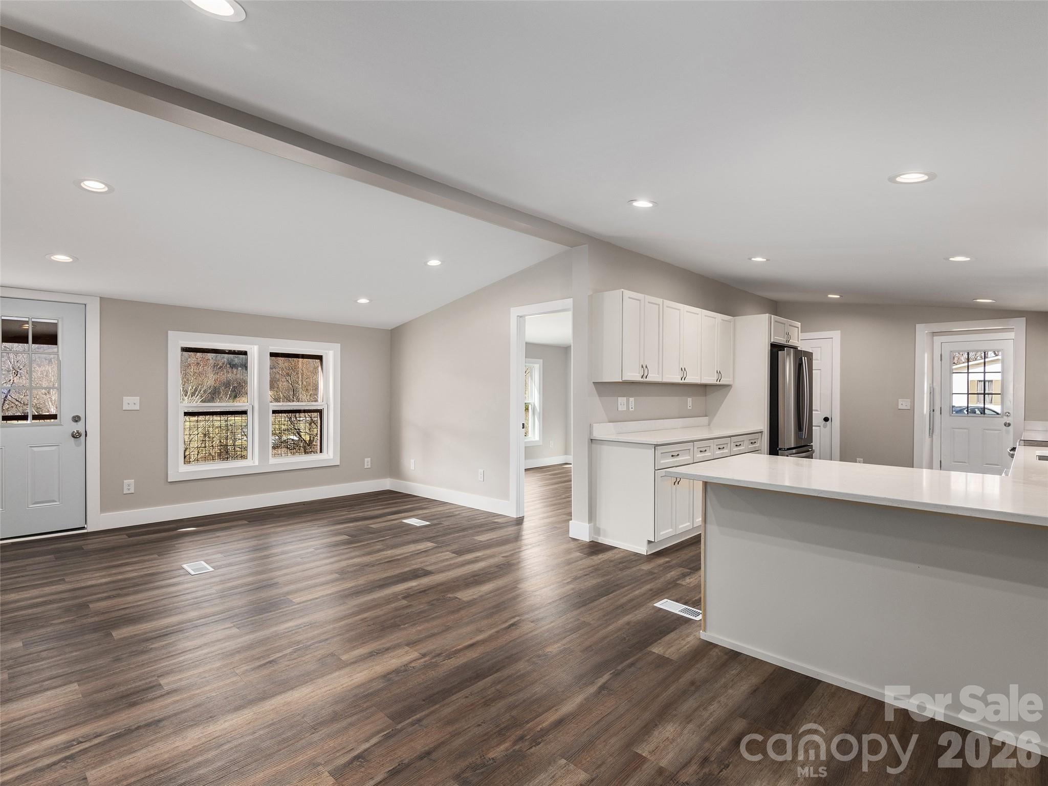 22 Honey Locust Lane Property Photo 8