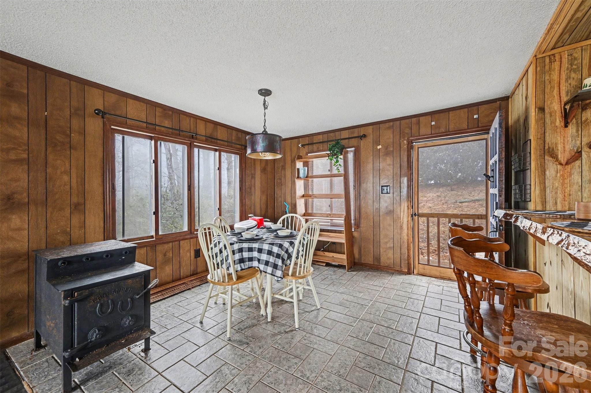 5495 Pine Ridge Drive Property Photo 6