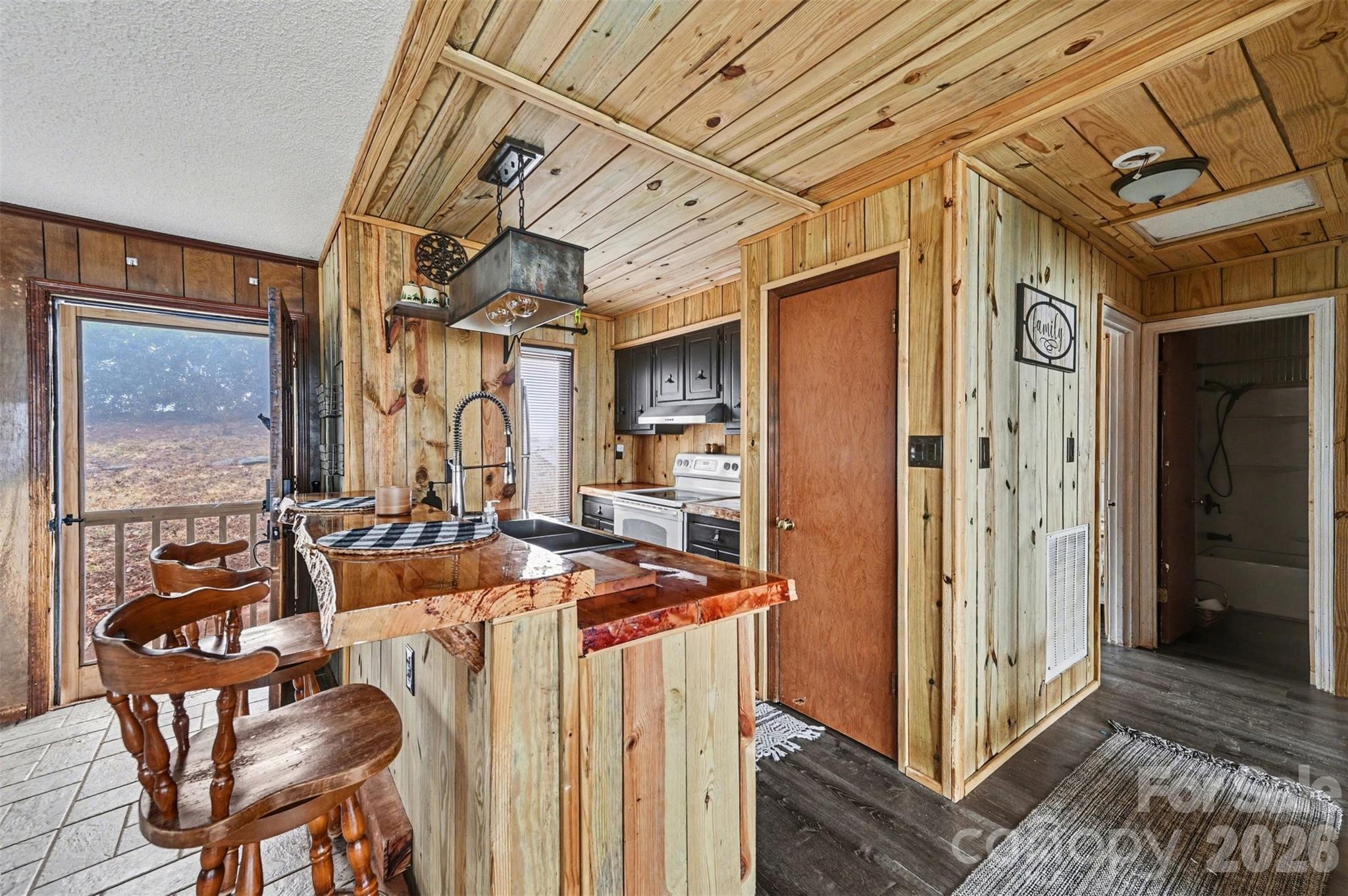 5495 Pine Ridge Drive Property Photo 7