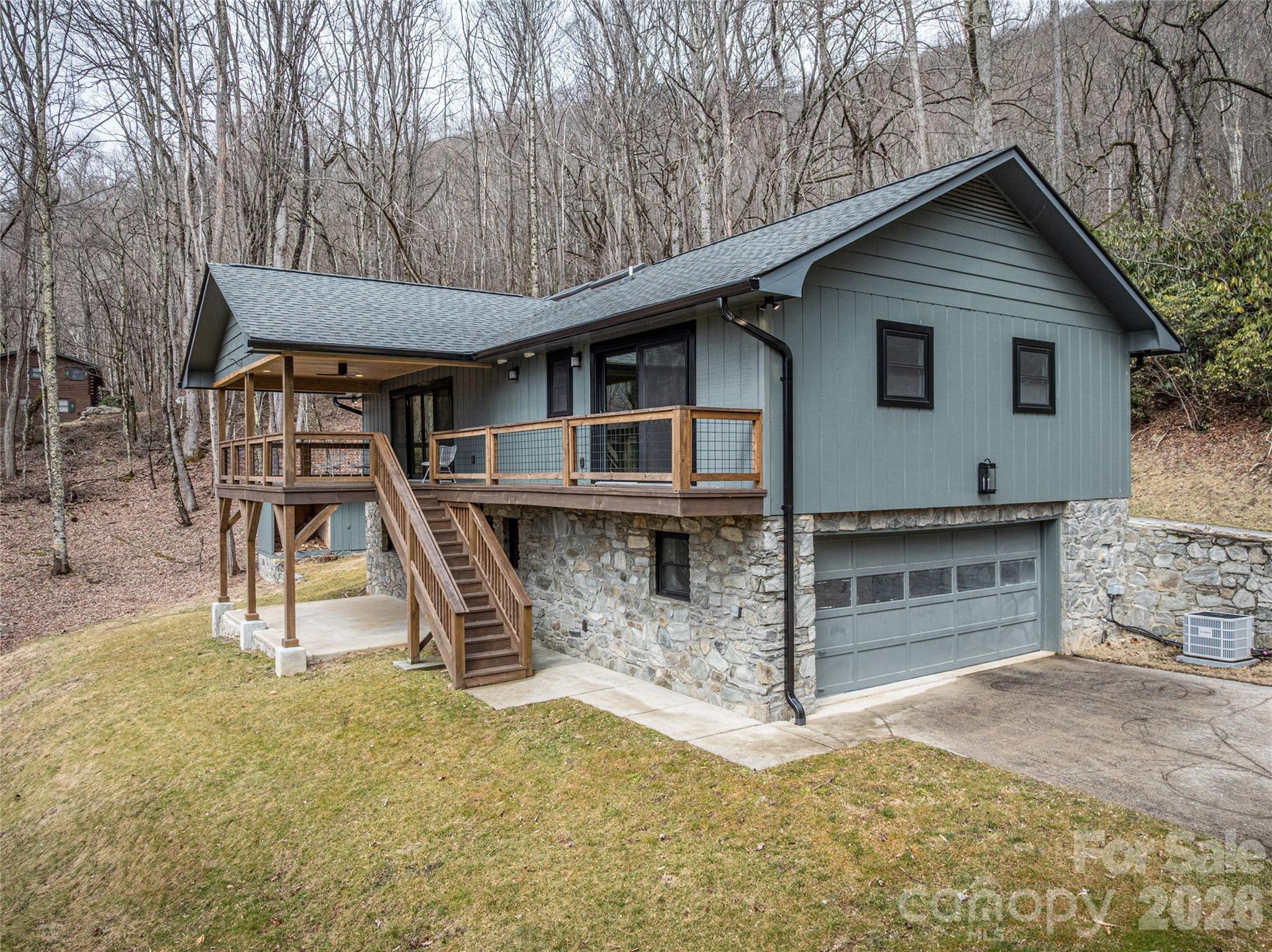 453 Friendly Acres Drive Property Photo 2