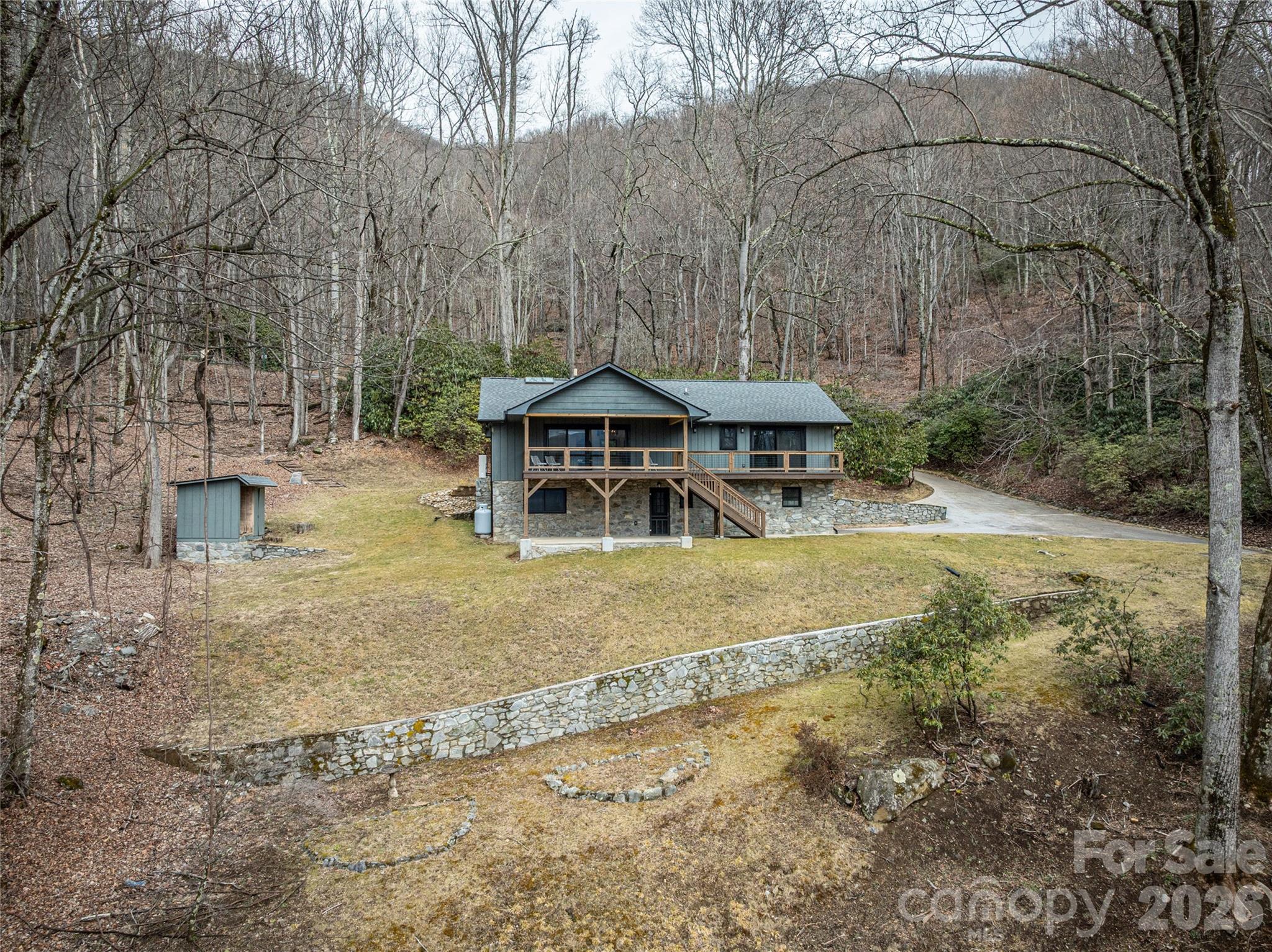 453 Friendly Acres Drive Property Photo 3