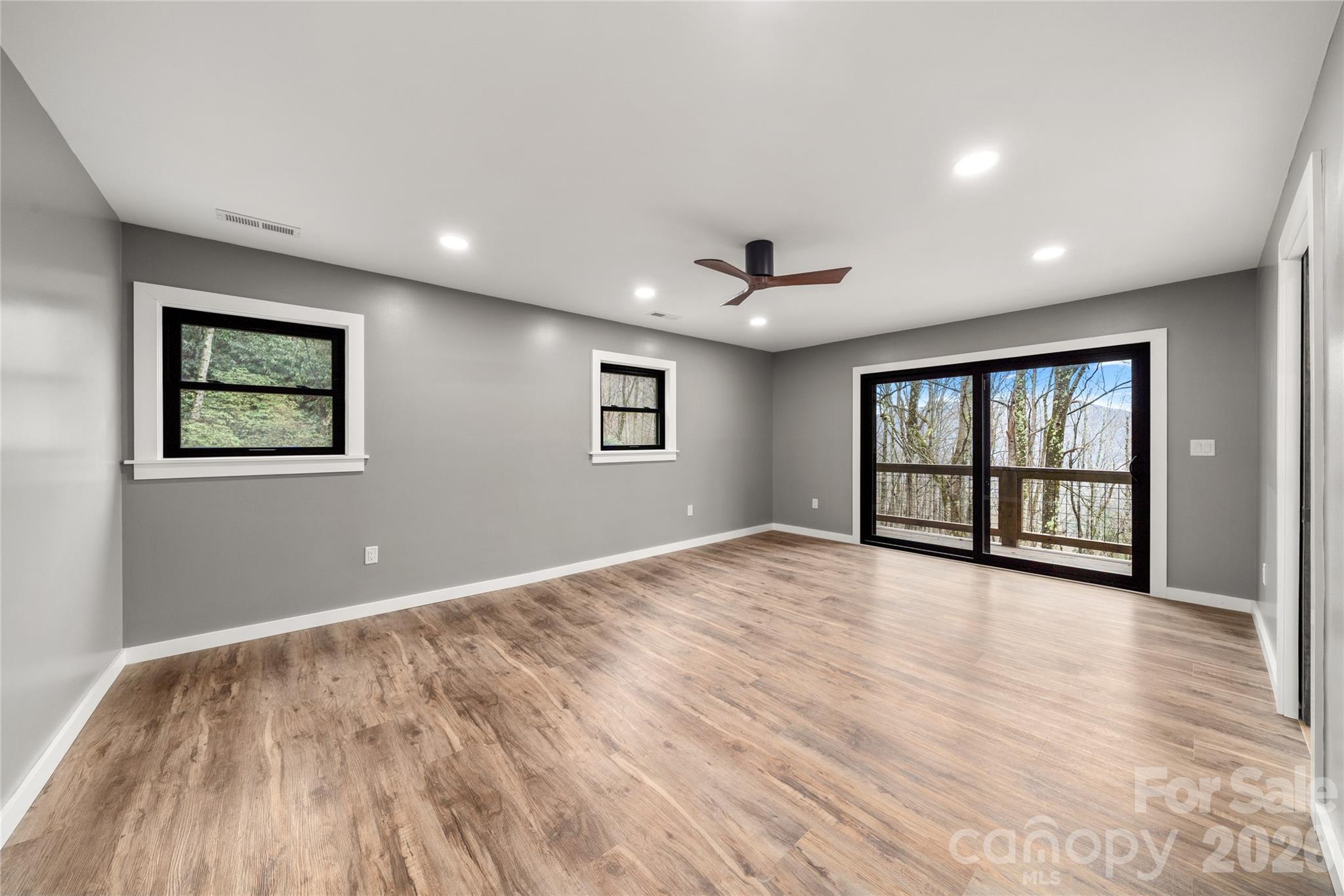 453 Friendly Acres Drive Property Photo 21