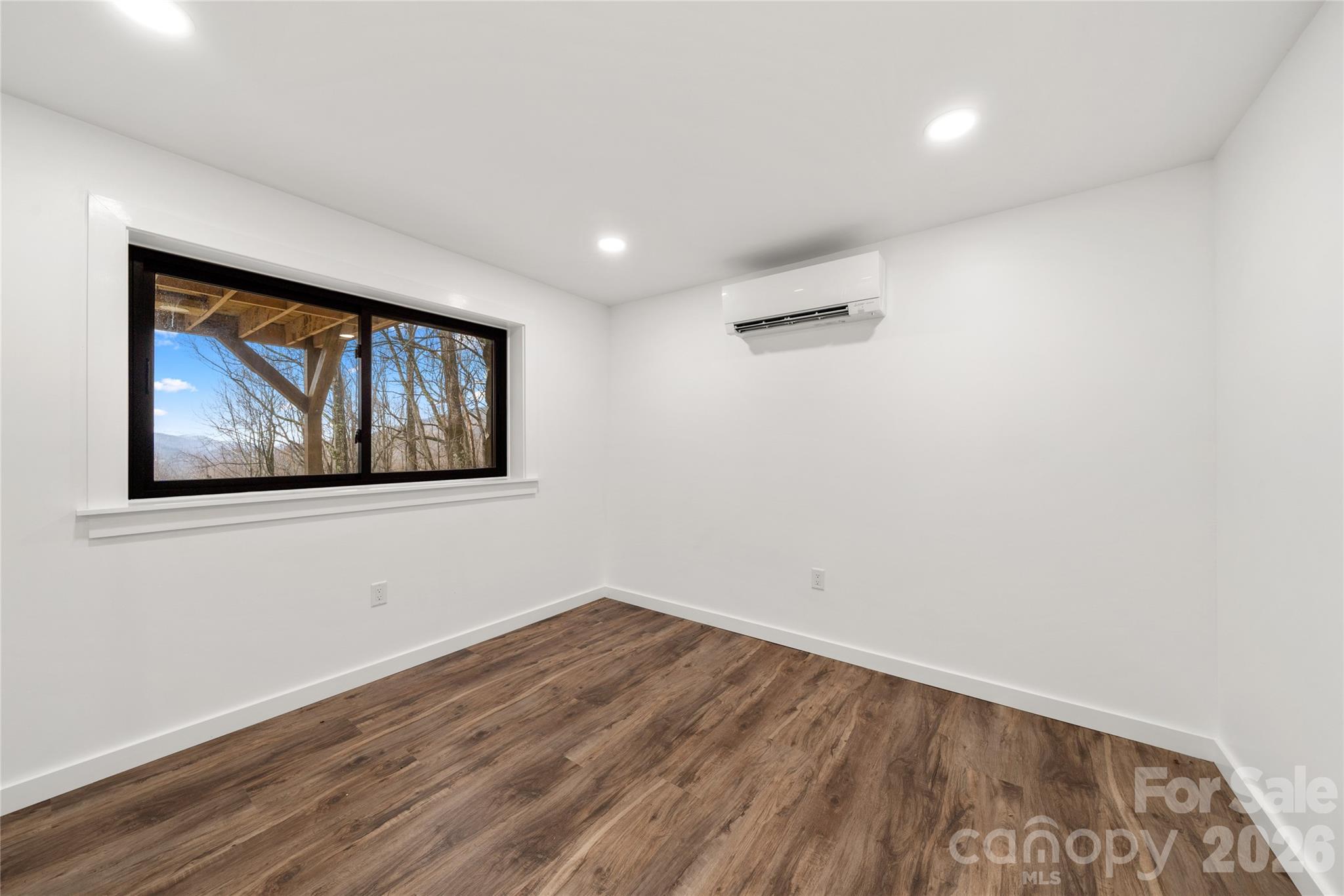 453 Friendly Acres Drive Property Photo 31