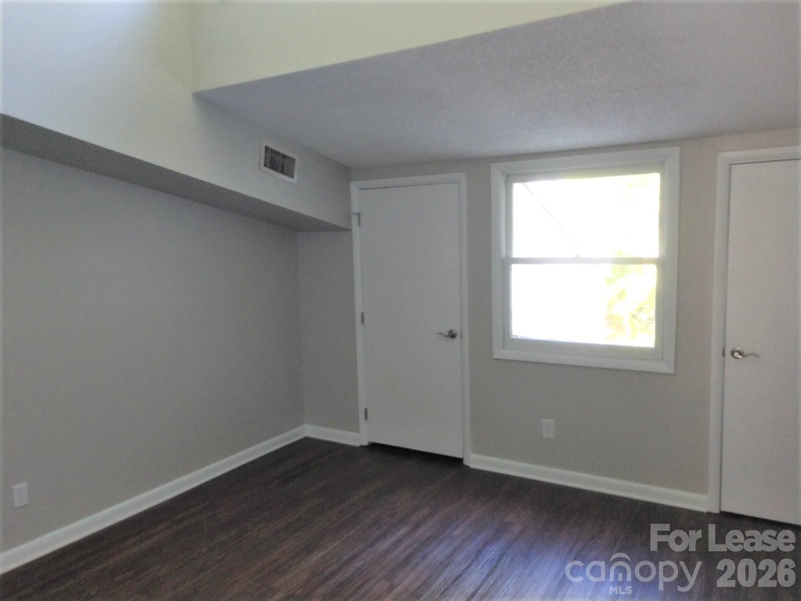 604 E Iredell Avenue 5 Property Photo 3