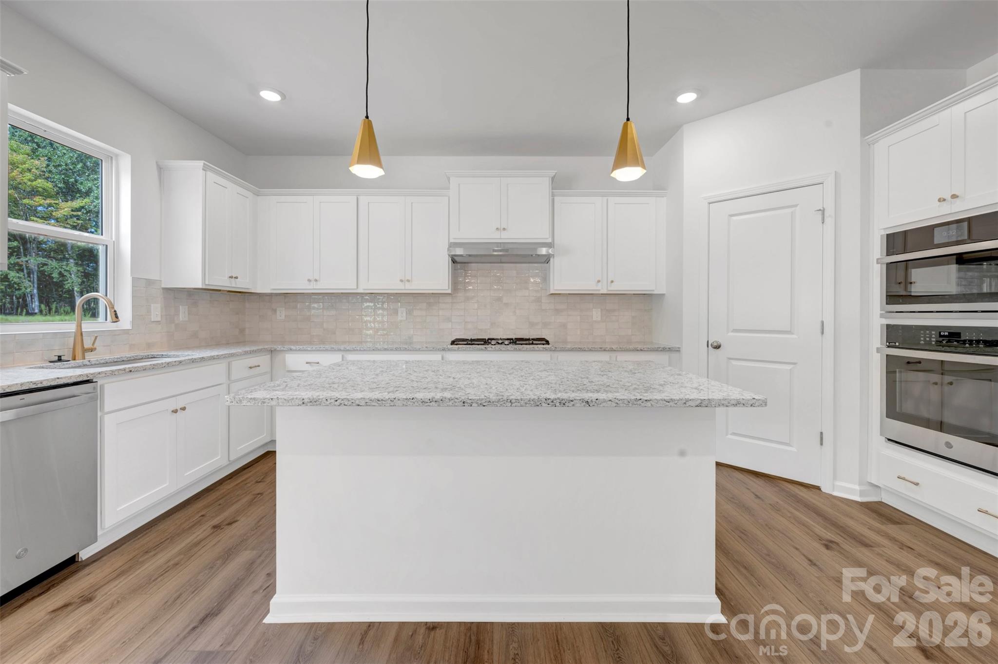 221 Amber Glen Drive Property Photo 8