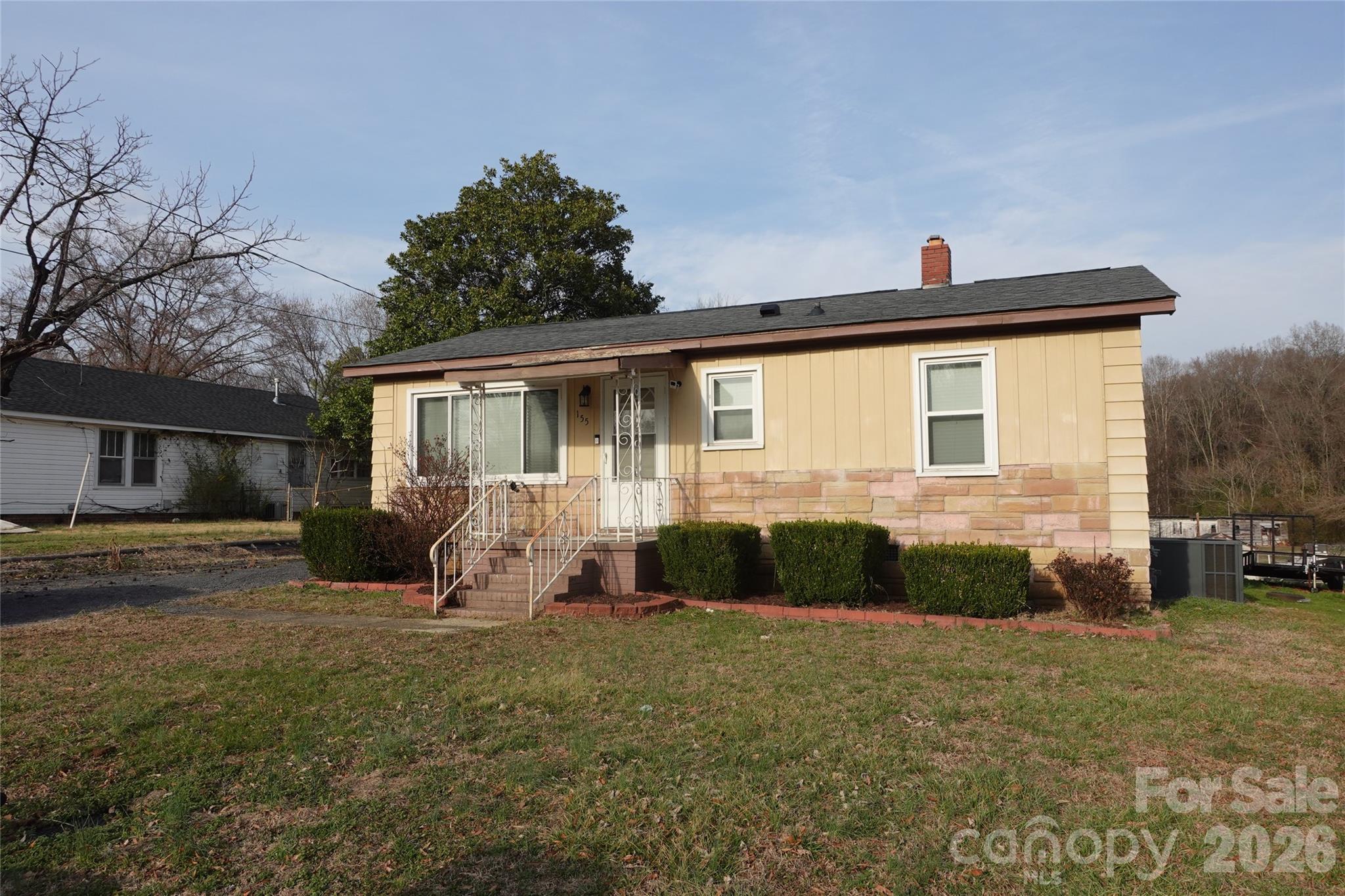 155 Robbins Street Property Photo 1