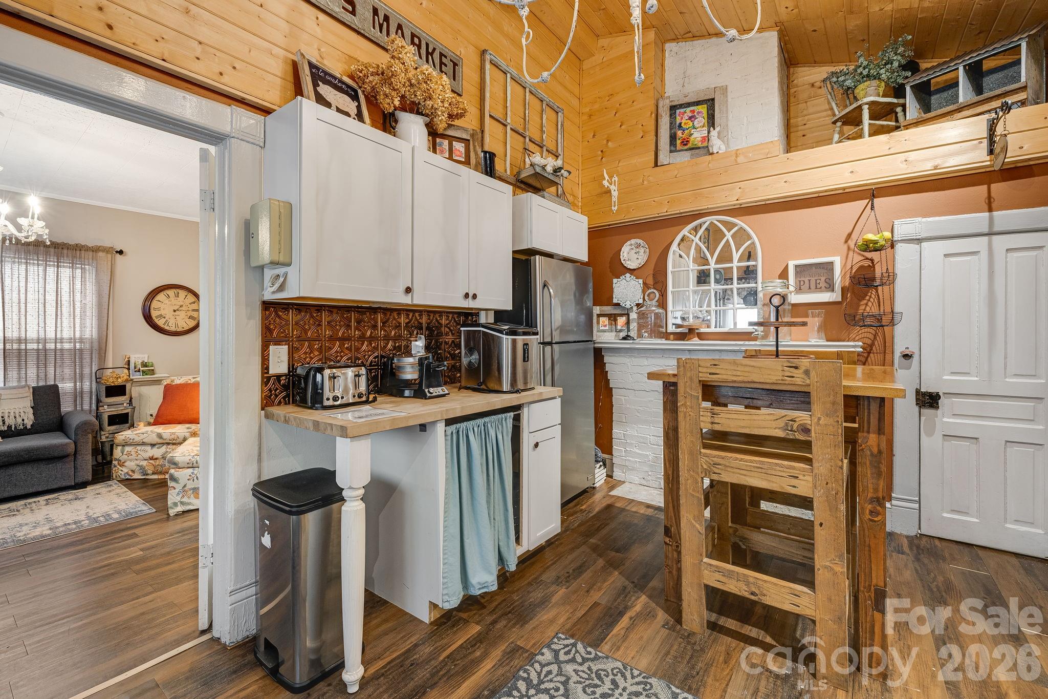364 Haywood Road Property Photo 16