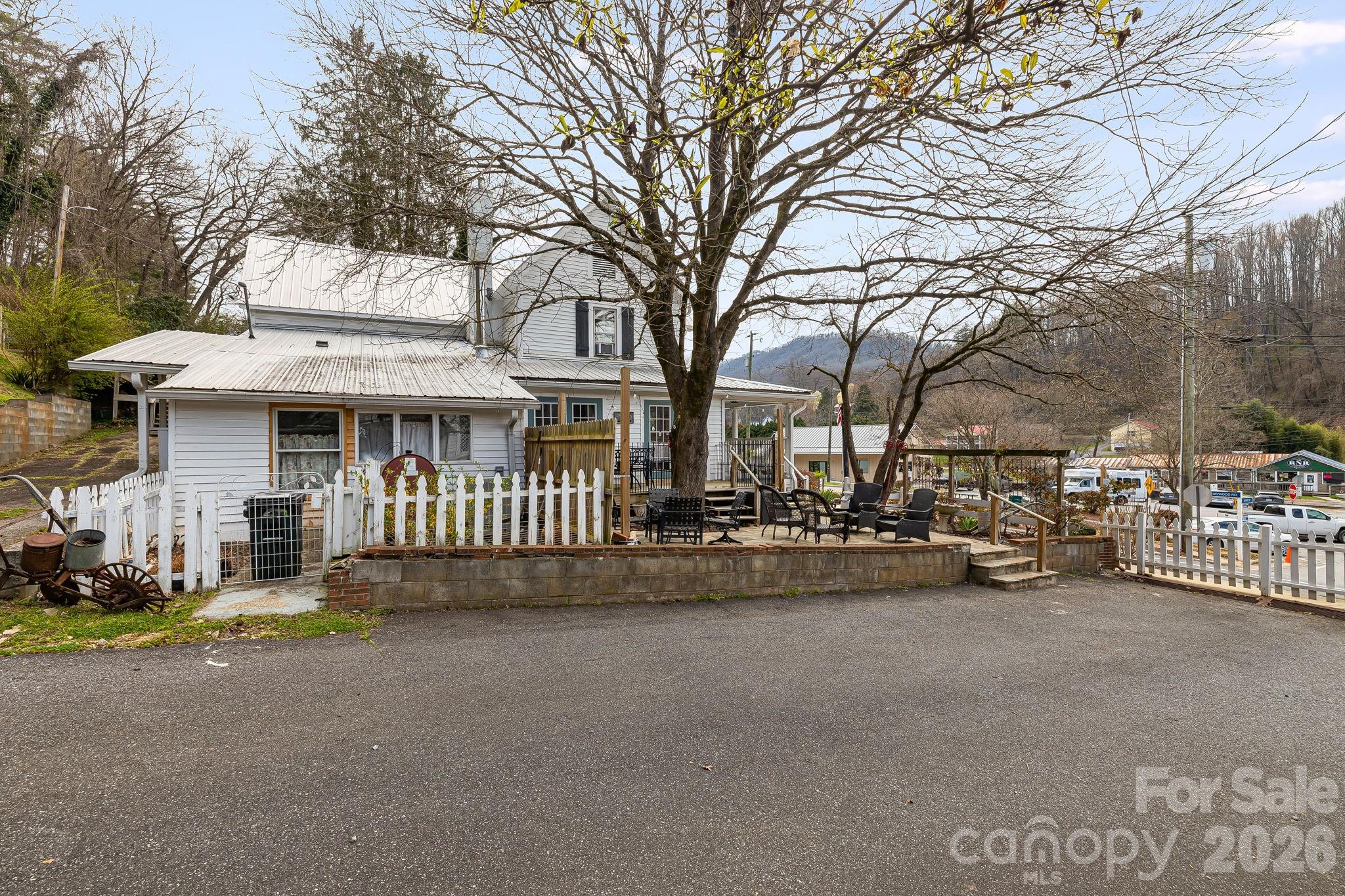 364 Haywood Road Property Photo 47