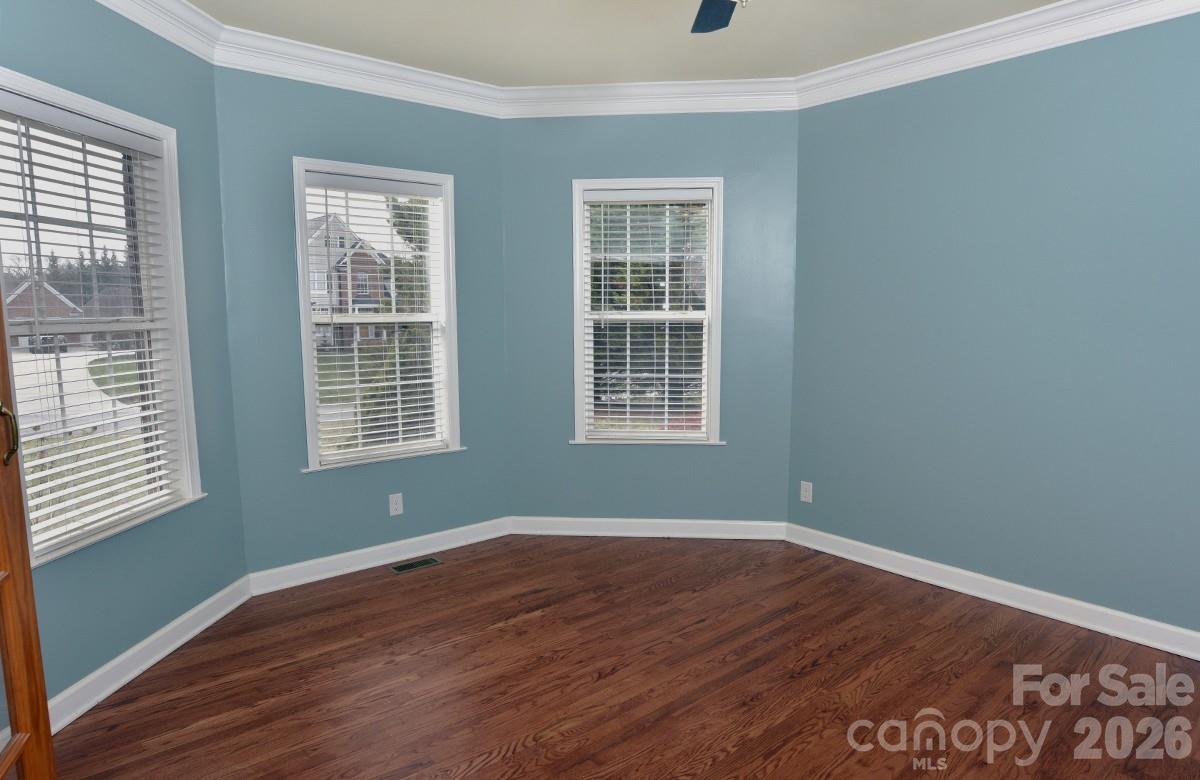 1203 Edgewater Court Property Photo 4