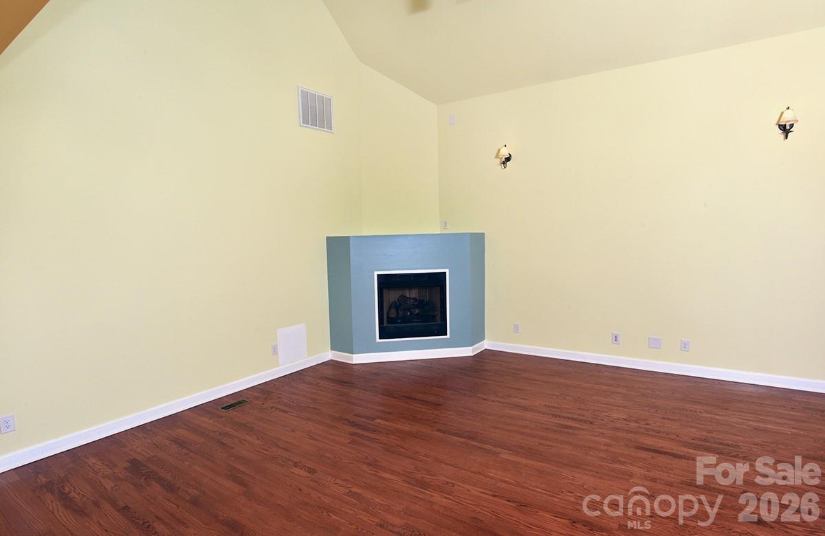 1203 Edgewater Court Property Photo 9