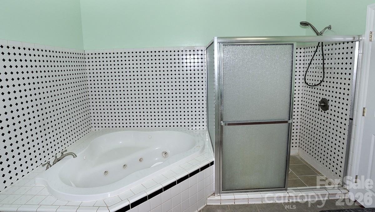 1203 Edgewater Court Property Photo 22