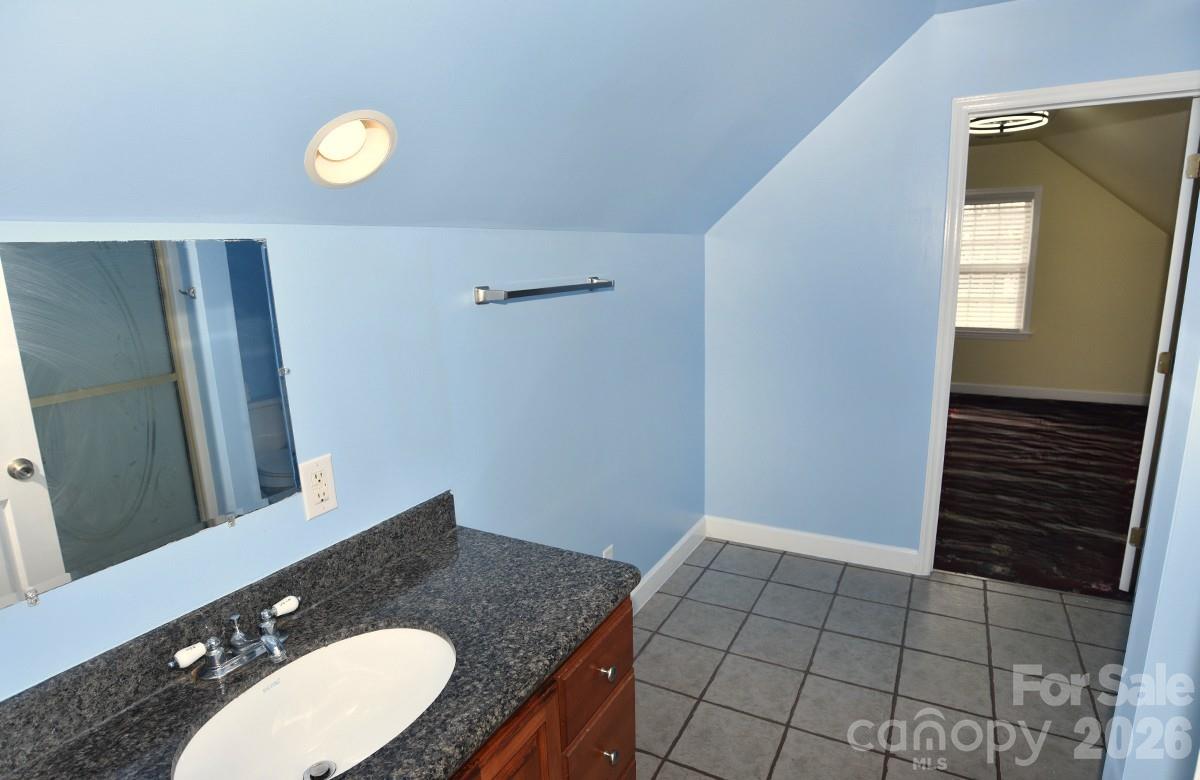 1203 Edgewater Court Property Photo 28