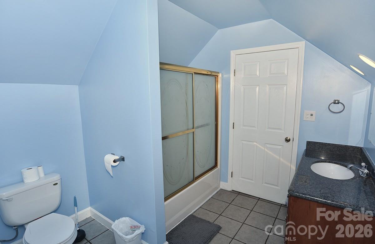 1203 Edgewater Court Property Photo 29
