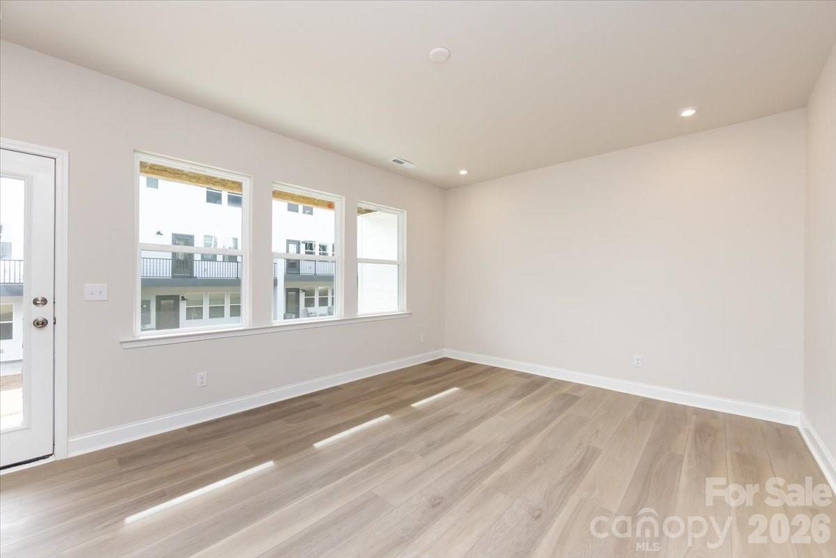 909 Archway Lane Property Photo 6