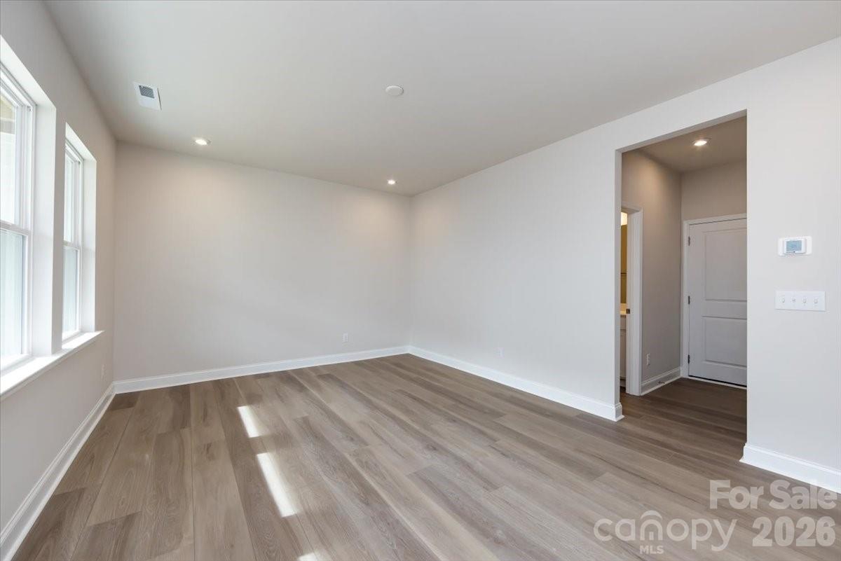 909 Archway Lane Property Photo 7