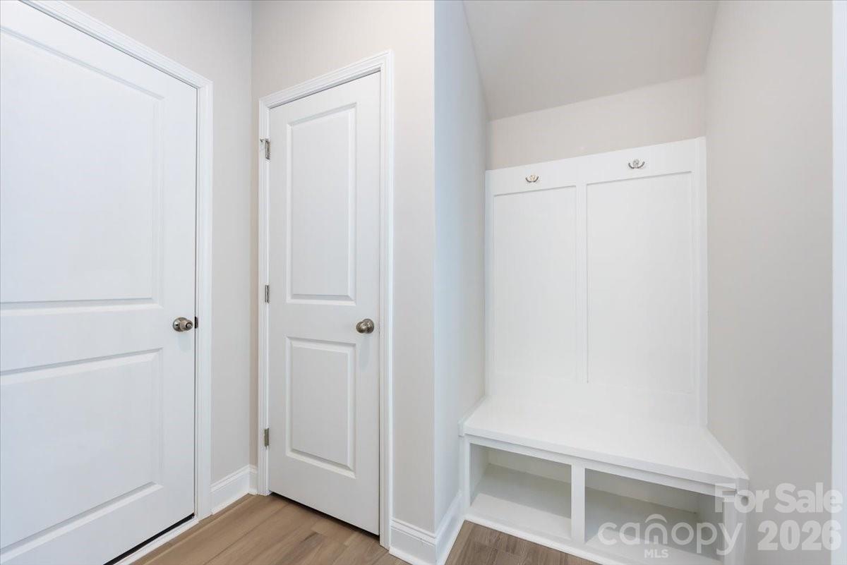 909 Archway Lane Property Photo 8