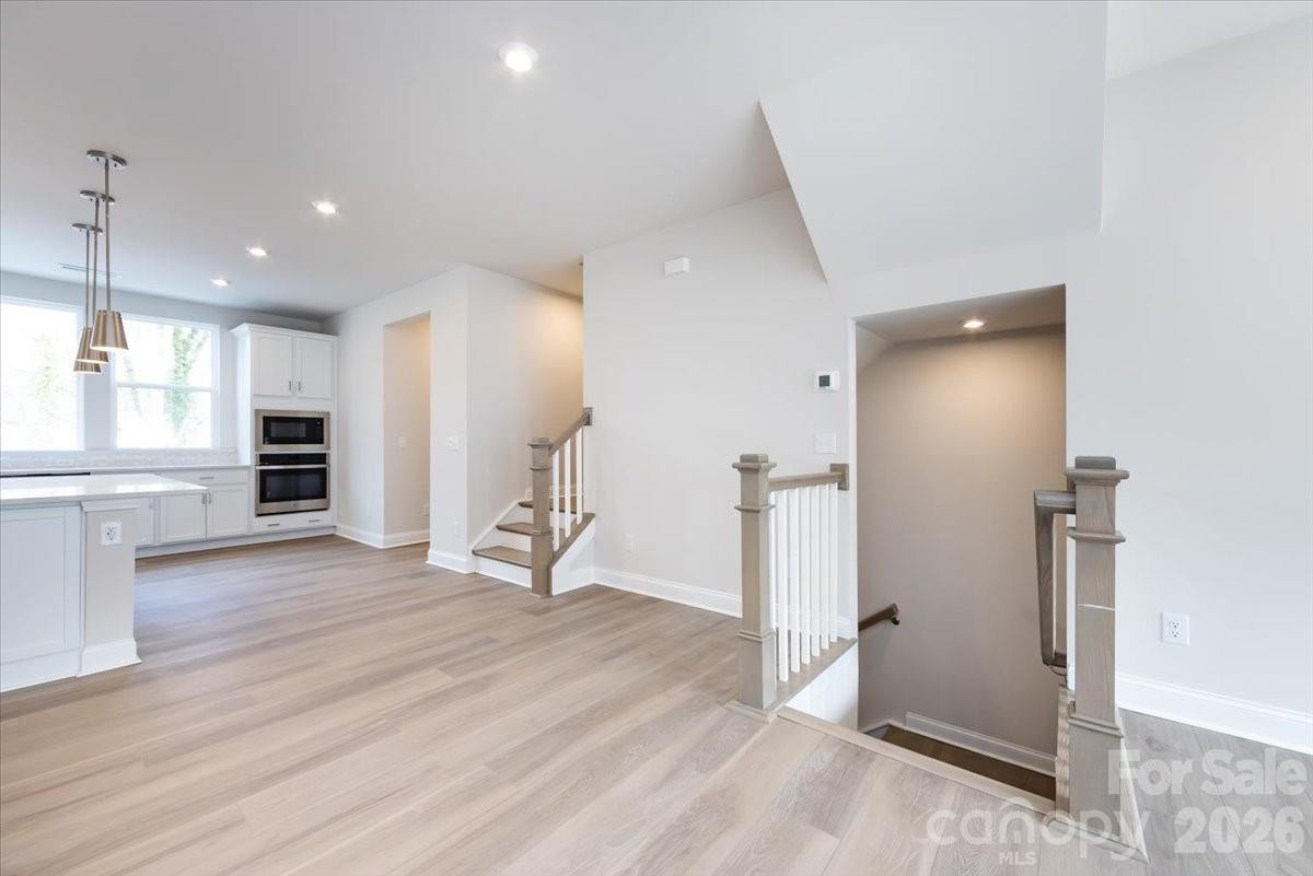 909 Archway Lane Property Photo 10