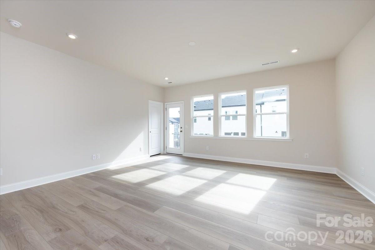 909 Archway Lane Property Photo 11