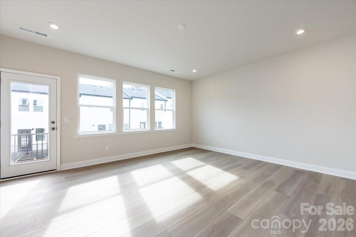 909 Archway Lane Property Photo 12