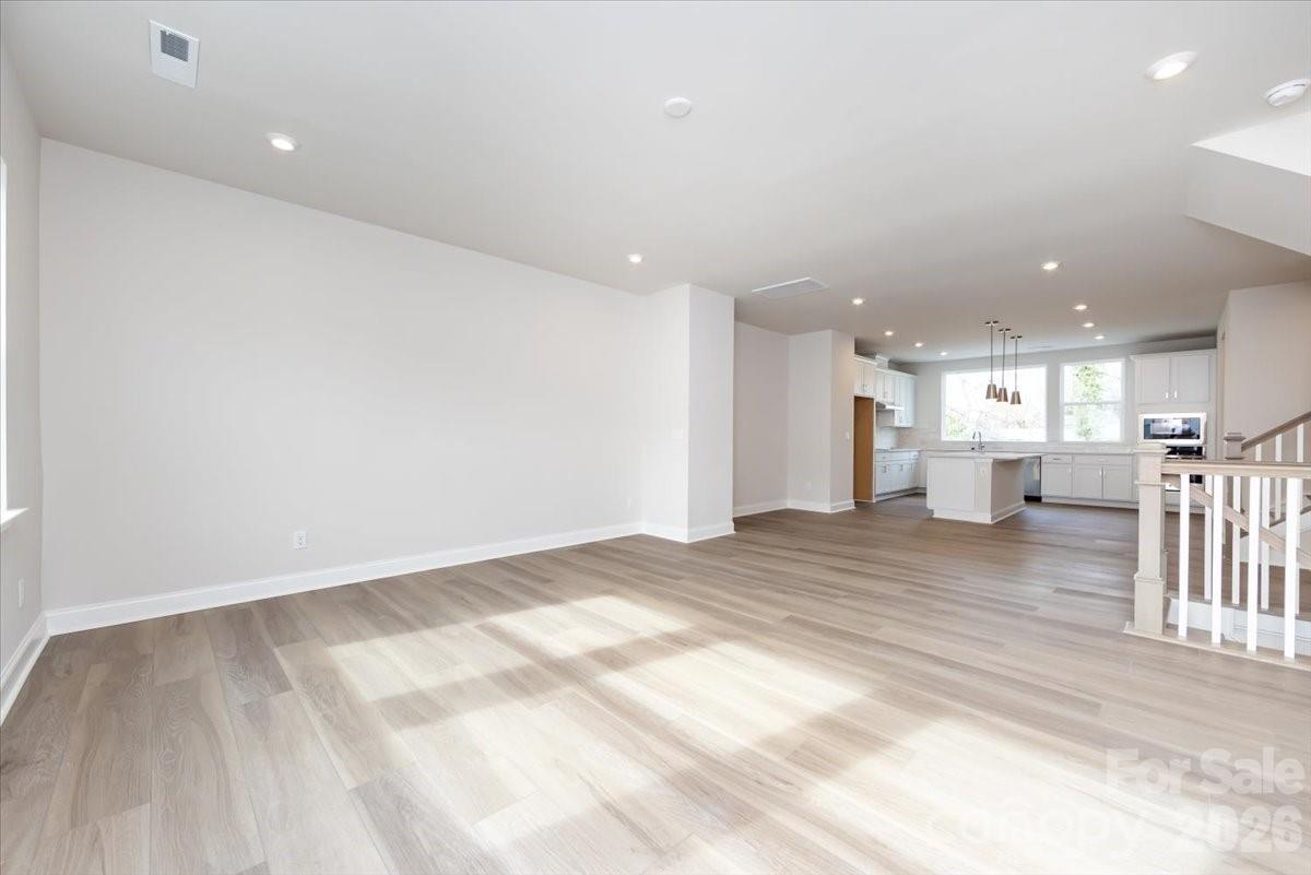909 Archway Lane Property Photo 13