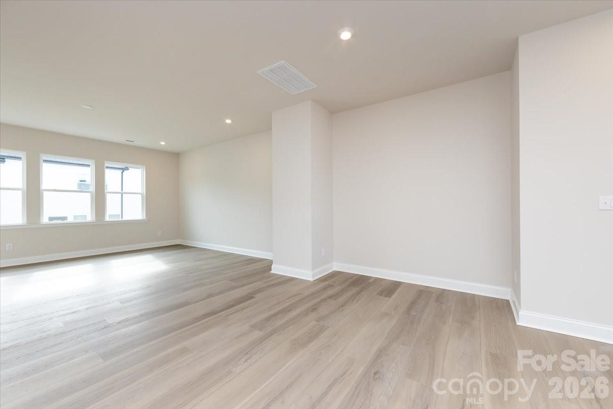 909 Archway Lane Property Photo 14
