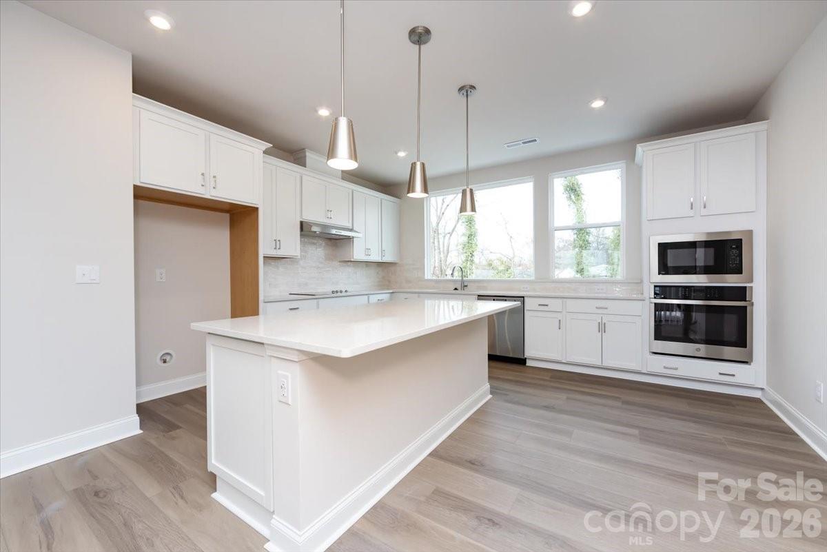 909 Archway Lane Property Photo 17
