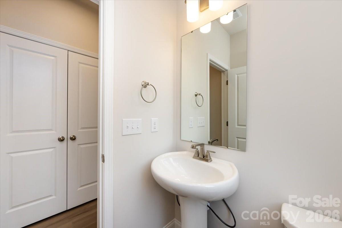 909 Archway Lane Property Photo 21
