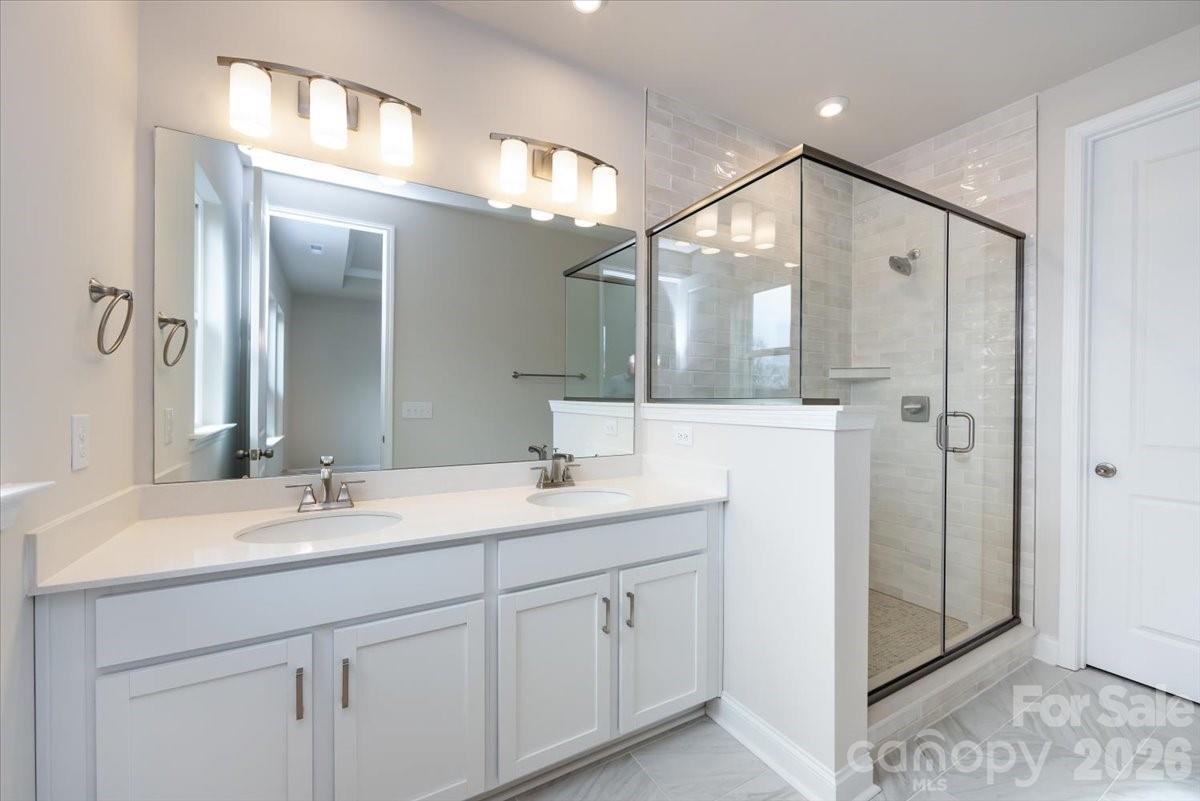 909 Archway Lane Property Photo 25