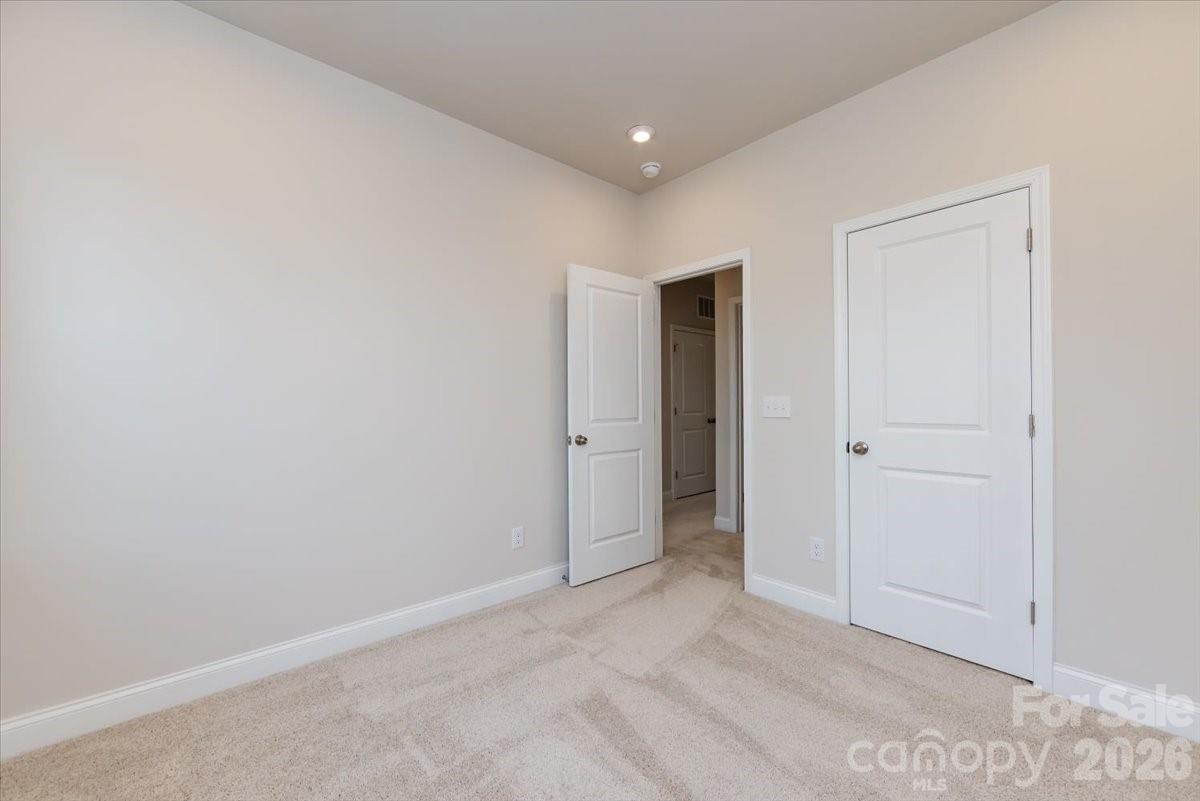 909 Archway Lane Property Photo 28