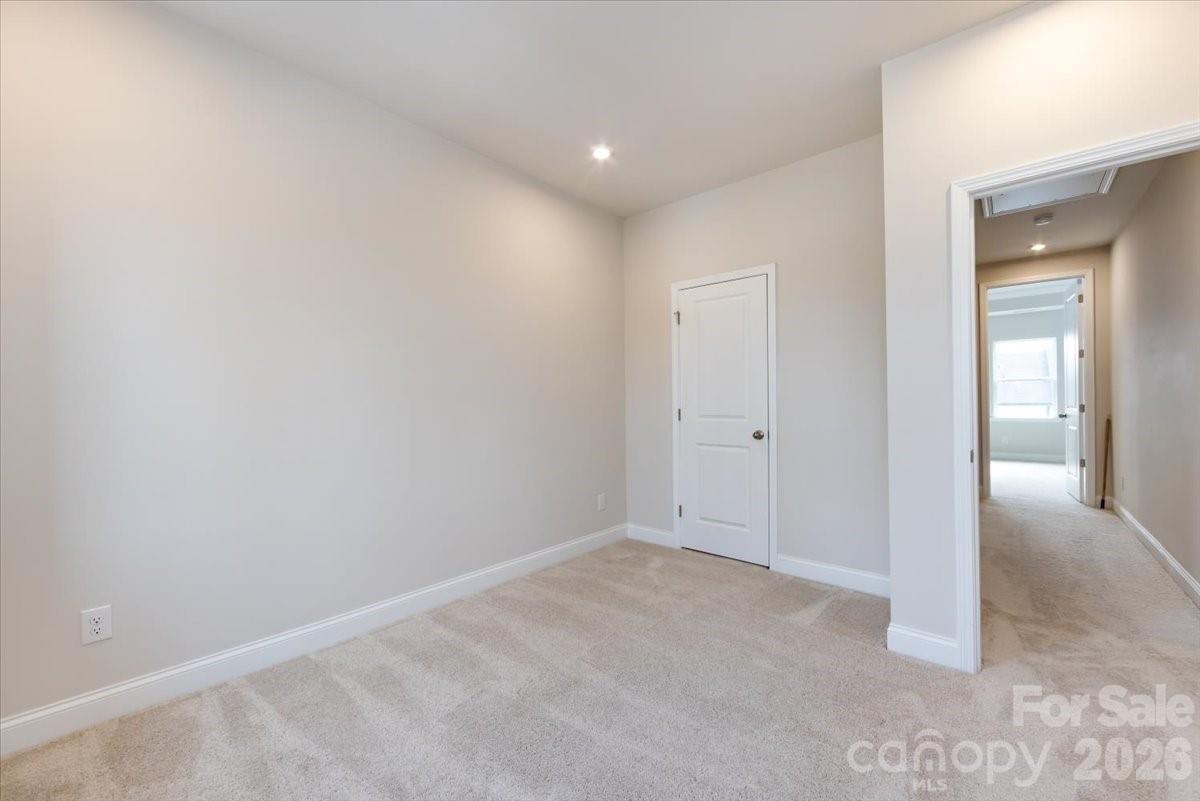 909 Archway Lane Property Photo 32