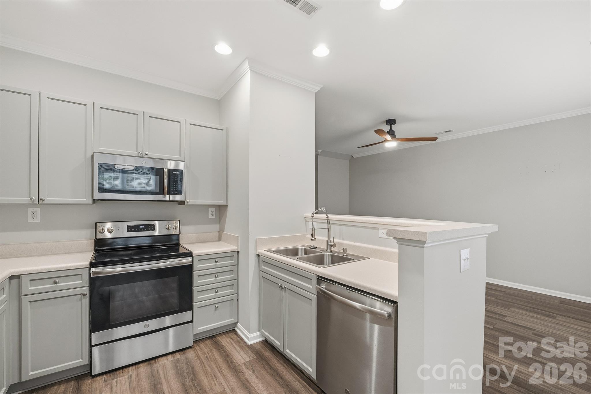 14208 Castle Abbey Lane Property Photo 5