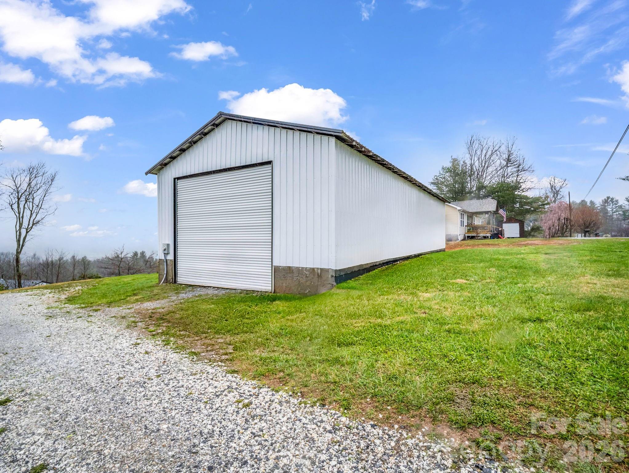 1086 Carters Ridge Road Property Photo 1