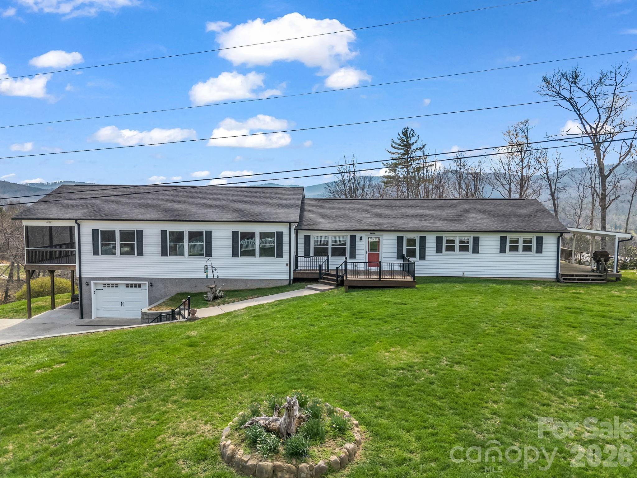 1086 Carters Ridge Road Property Photo 2