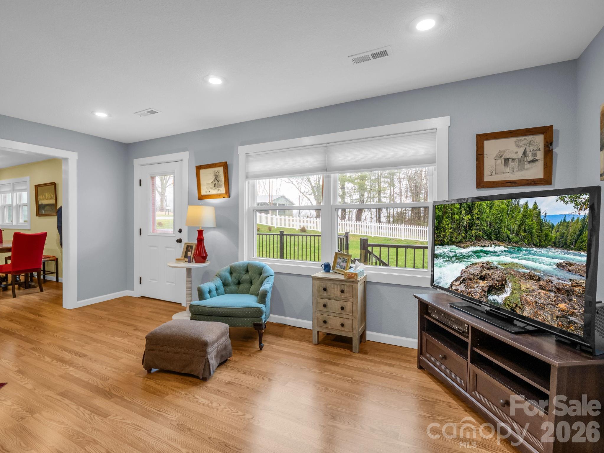 1086 Carters Ridge Road Property Photo 4