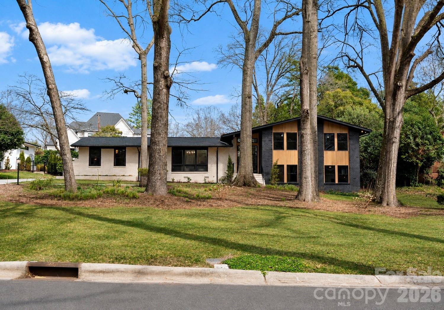 823 Wingrave Drive Property Photo 2