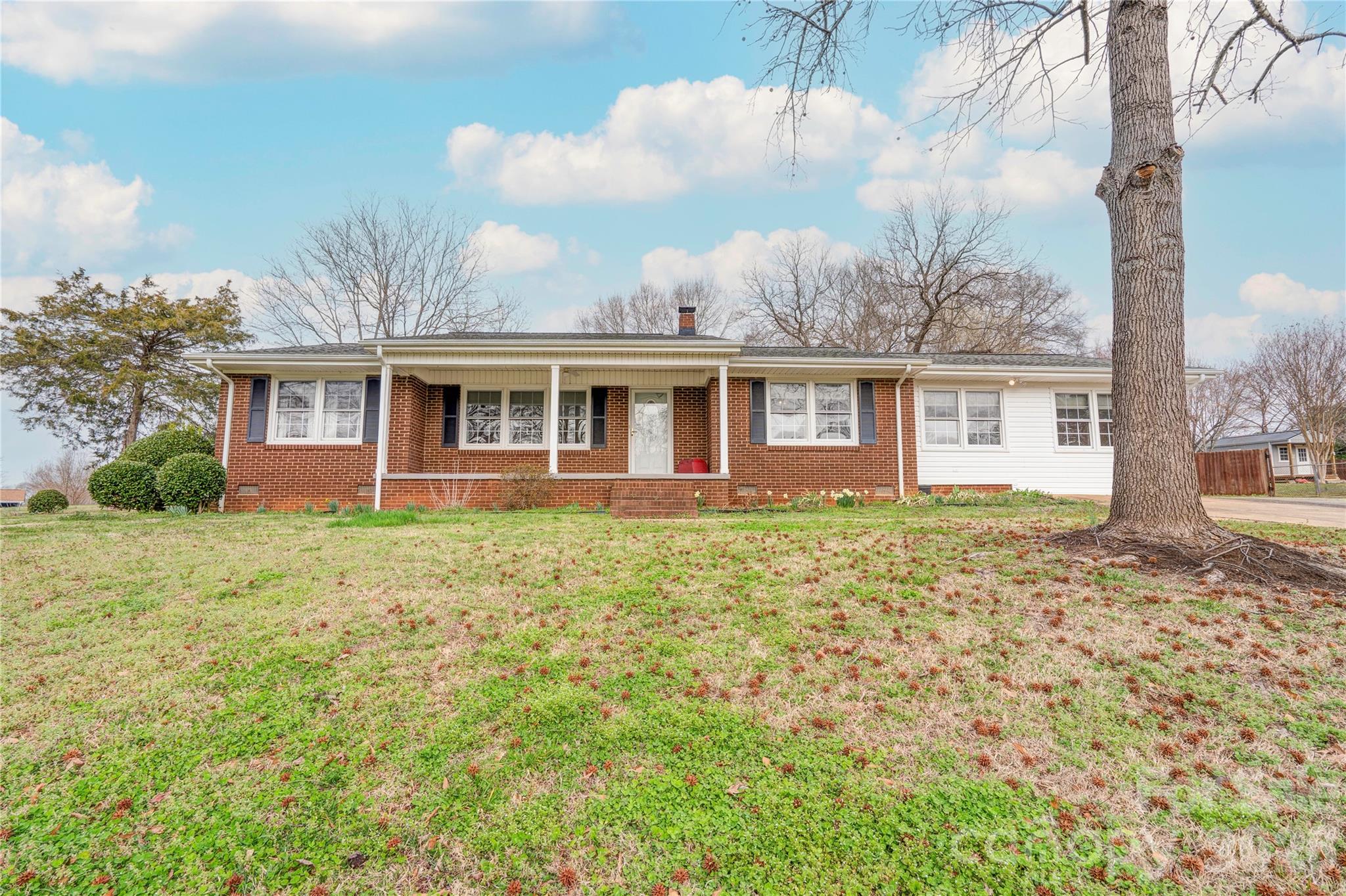 2926 Lake Drive Property Photo 1