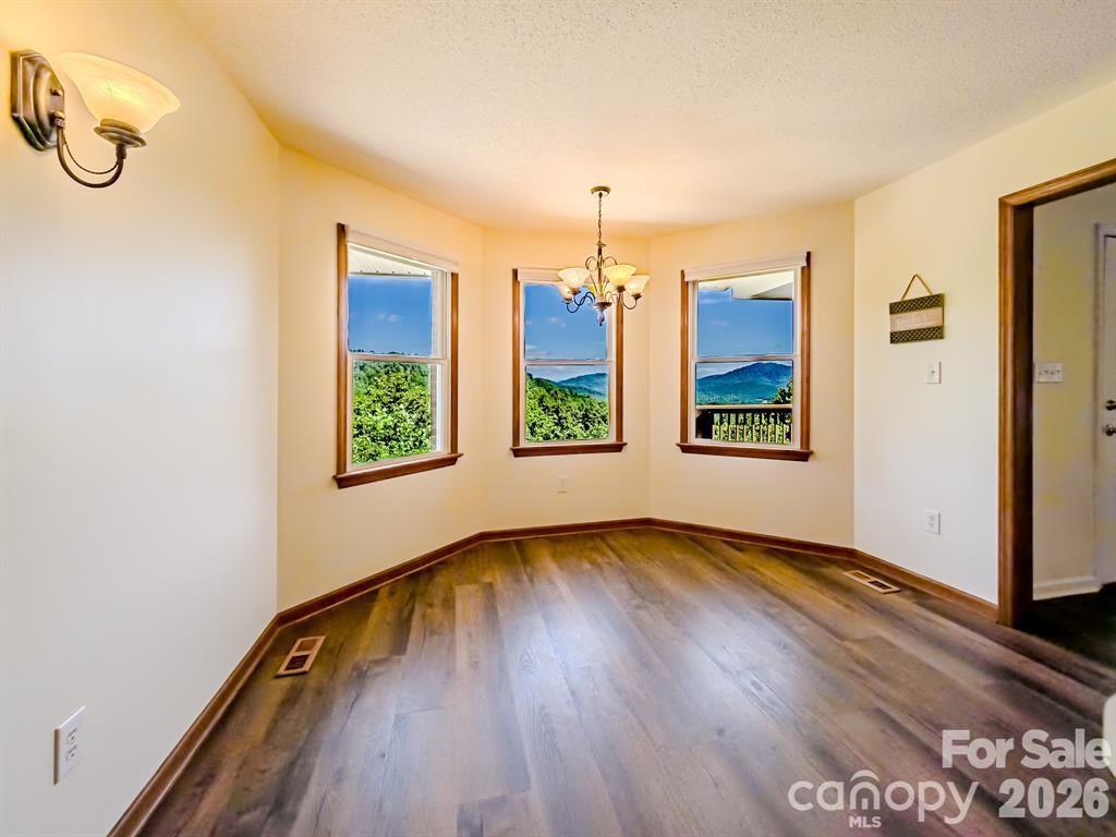 485 Mountain Lookout Drive Property Photo 6