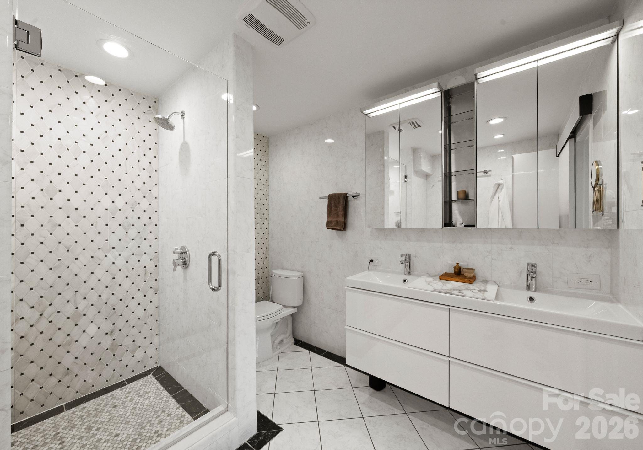 1300 Queens Road Property Photo 23