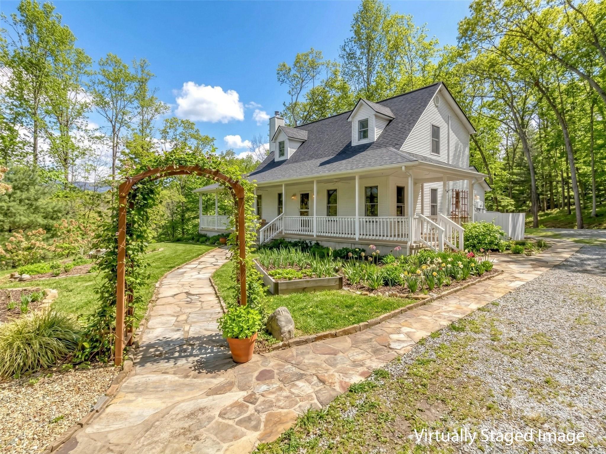 109 Paradise Circle Property Photo 3