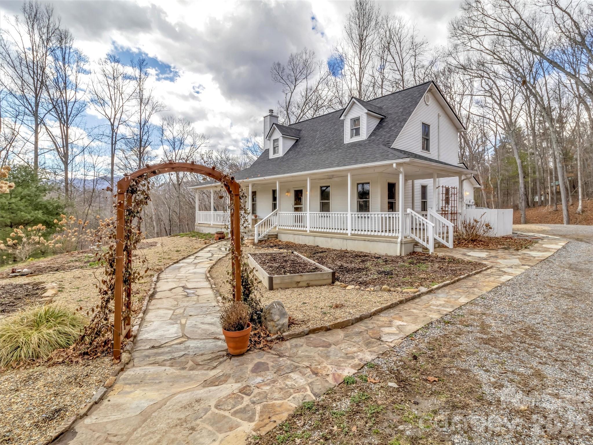 109 Paradise Circle Property Photo 4